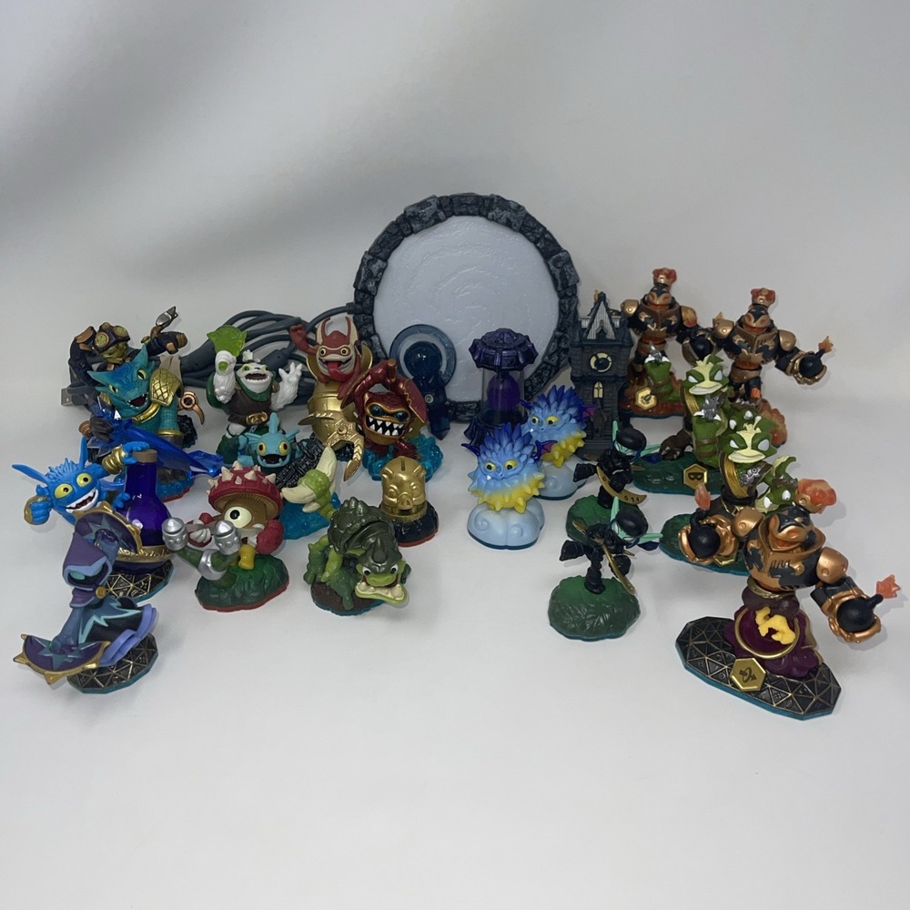 Skylanders Figures 23 Lot W/Giants Portal Of Power Xbox 360 Orb Swap 3.75 Per